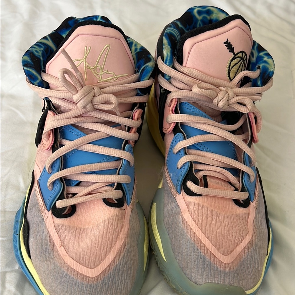 Nike Kyrie Irving women’s basketball shoes